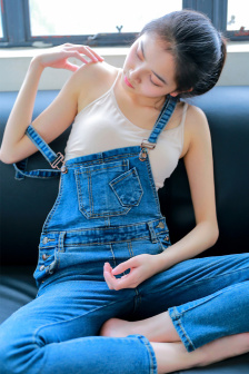 女生主动让男生看自己的坤坤